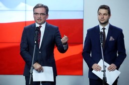 "Cel to przykrycie caracali, Misiewiczów i konfliktu wokół TK". Polemika ws. komisji weryfikacyjnej PiS