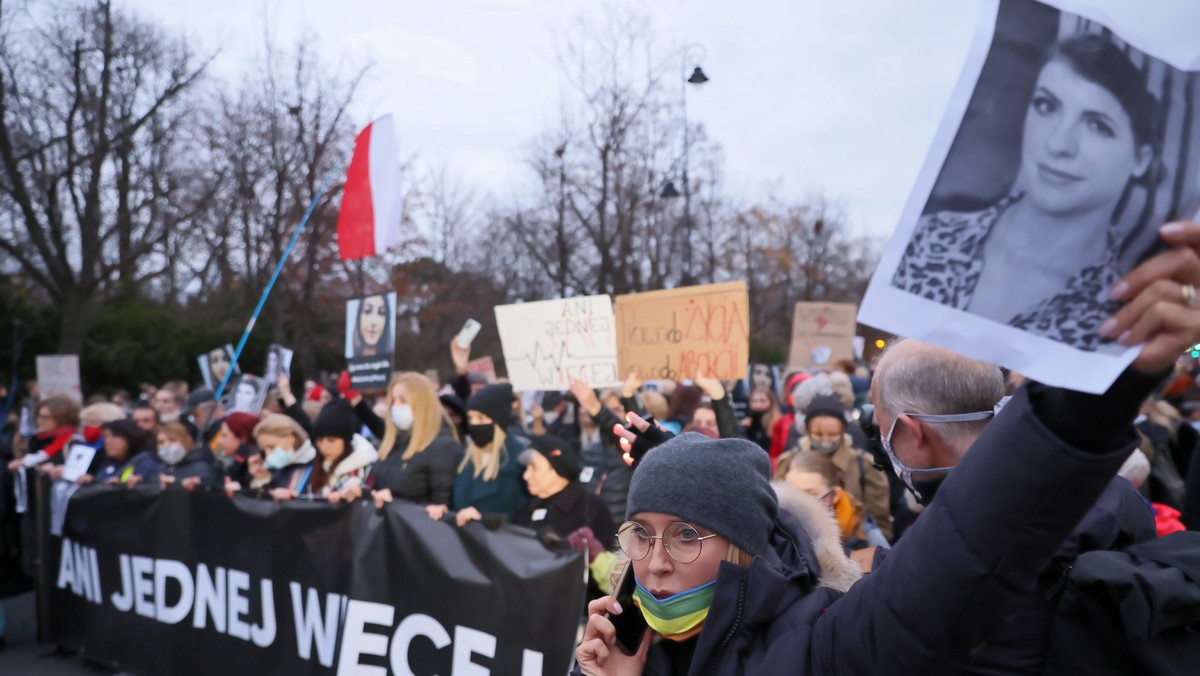 Protest pod hasłem "Ani jednej więcej" w Warszawie