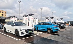 Polacy przesiadają się do elektryków. W 2023 liczba nowo rejestrowanych aut wyniesie 170 tys.