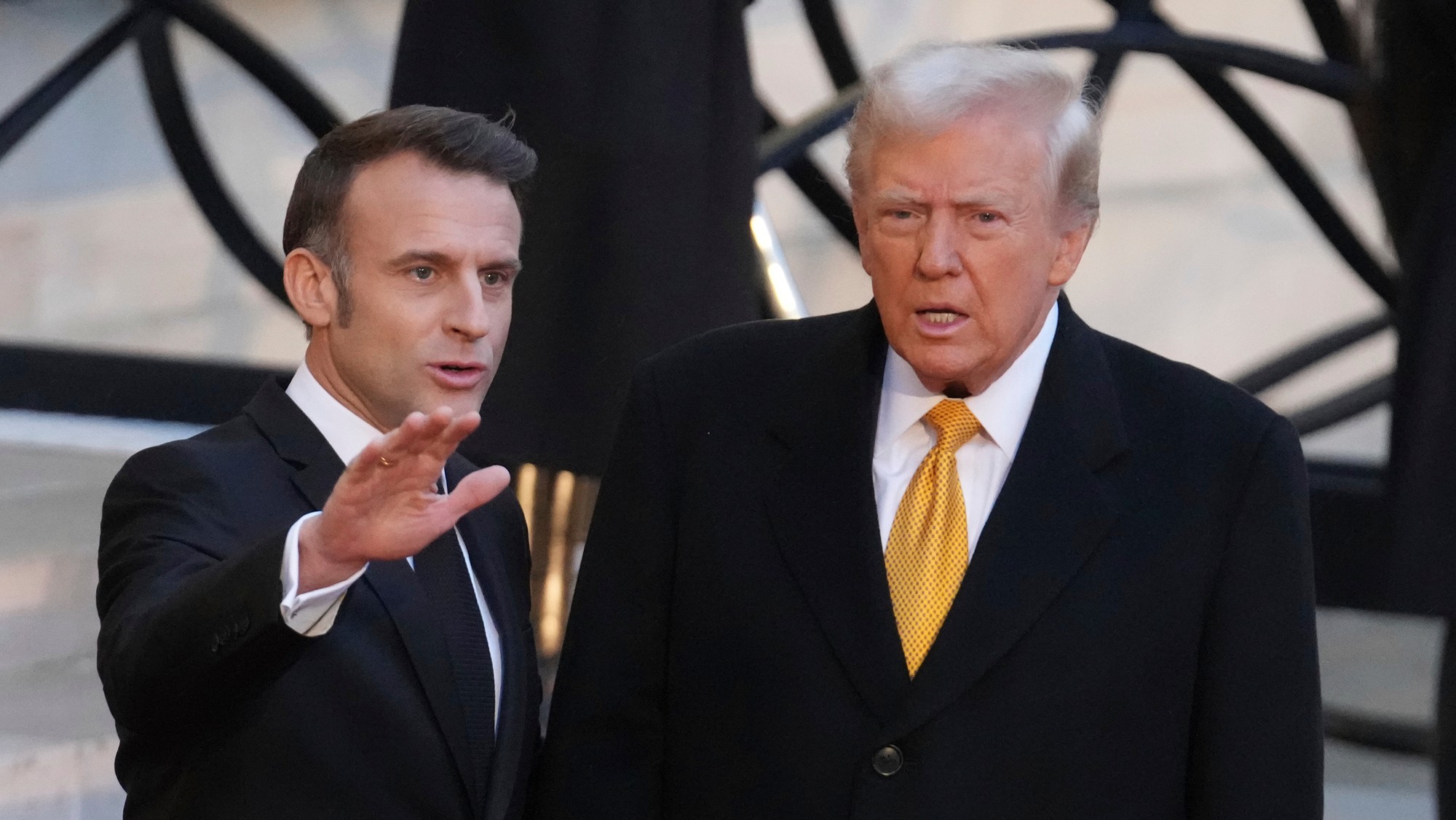 Francúzsky prezident Emmanuel Macron a Donald Trump.