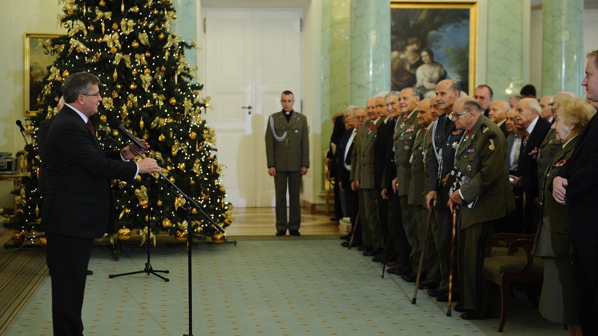 Prezydent Bronisław Komorowski podpisał nowelizację Kodeksu karnego i ustawy o policji, które przywracają przepisy dotyczące kar dla sprawców najokrutniejszych zabójstw oraz wzmacniają ochronę prawną funkcjonariuszy.