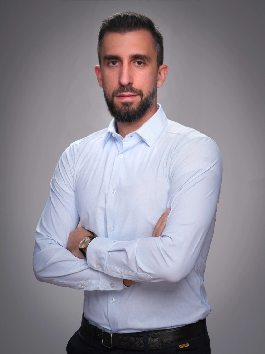 Ne vodi svaki ujed pčele vodi do infarkta, ali nije tačno ni da je najbolje "ležati i čekati". Kada simptomi odstupaju od uobičajenog toka, pregled je potreba i lična odgovornost ali nikako nema razloga za paniku, kaže dr Vuleta