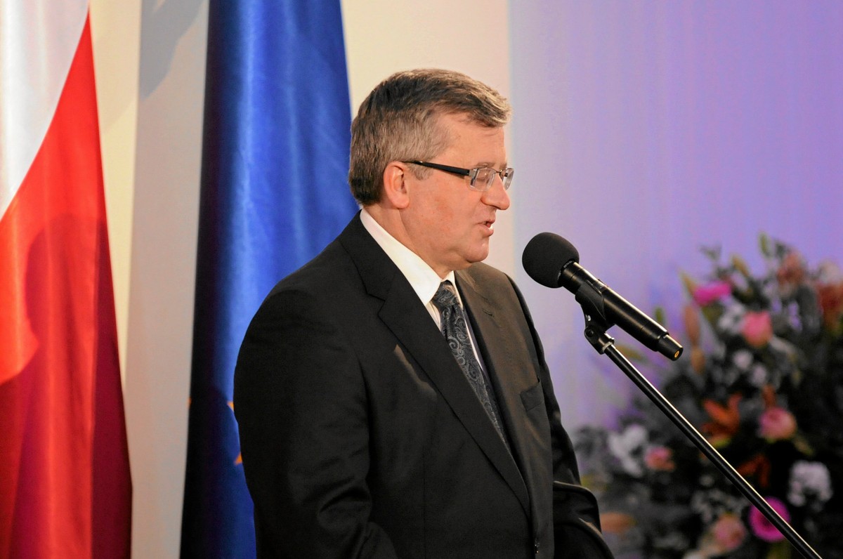 Komorowski chce utrącić projekt Rostowskiego