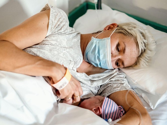 69,9 odsto ispitanica iz naše zemlje prijavljuju da im nije bio omogućen podoj bebe odmah posle porođaja, pokazalo je istraživanje „Porođaj tokom pandemije"