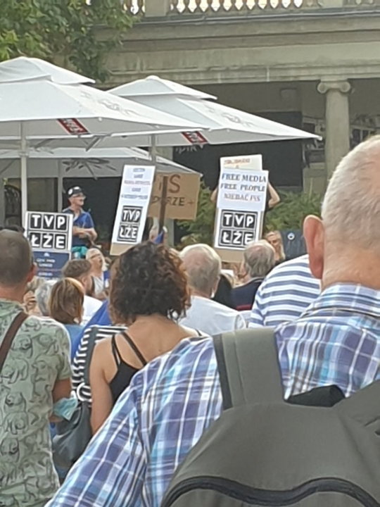 Protest "w obronie niezależnych mediów" na Placu Wolności w Poznaniu fot. Codzienny Poznań