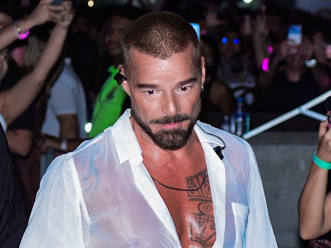 Riki Martin večeras u Beogradu, a pre 27 godina mu je balkanska lepotica uvalila jezik