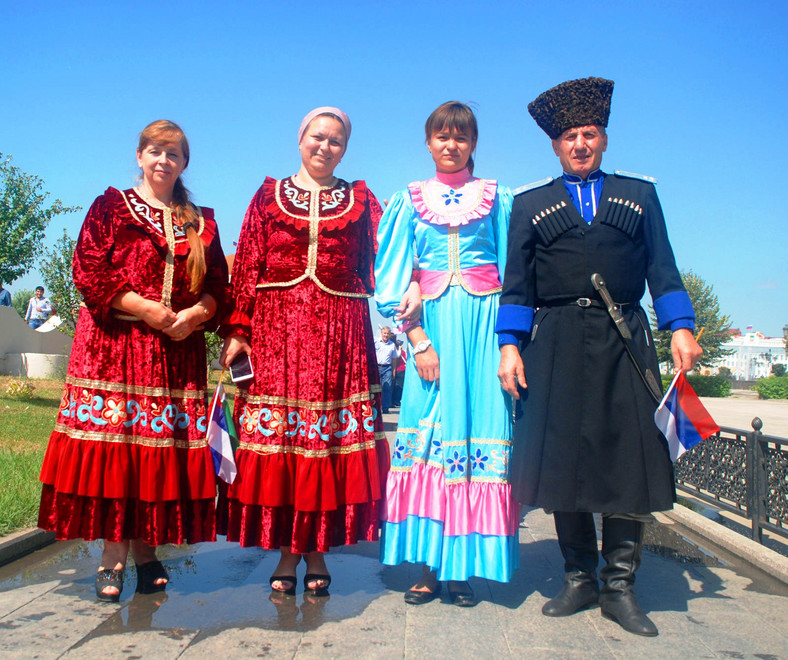 Uczestnicy obchodów Dnia Rewolucji