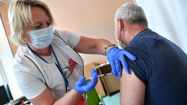Sondaż: mniej niż połowa Polaków zapłaciłaby za trzecią dawkę szczepionki