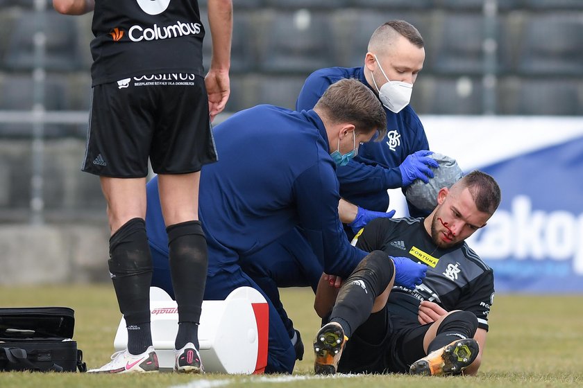 Łukasz Sekulski (30 l.) nie dotrwał do końca meczu. Karetka zabrała go na specjalistyczne badania do szpitala