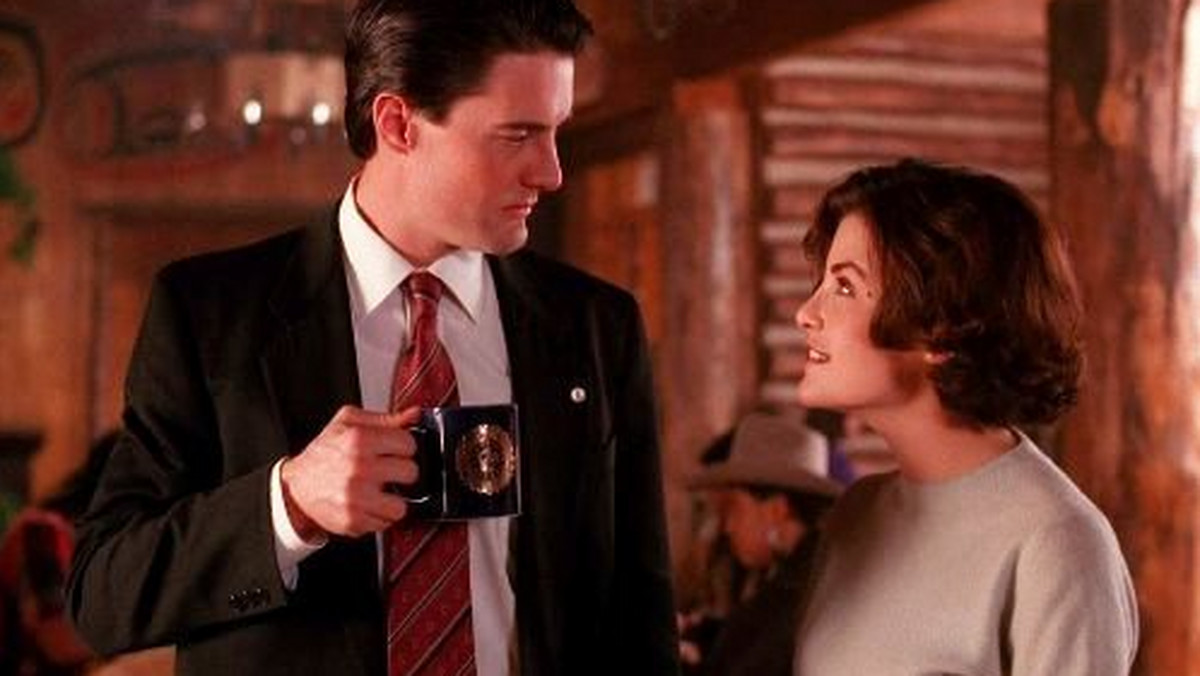 Twórcy serialu "Miasteczko Twin Peaks", David Lynch i Mark Frost, umieścili na swoich kontach na Twitterze tę samą wiadomość, która może oznaczać powrót kultowej produkcji.