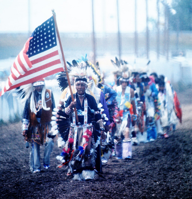 Członkowie plemienia Szoszon w środkowym Wyoming zaproszeni do udziału w drugich w historii Dniach Pogranicza Czejenów 1898 roku (1974 r.)