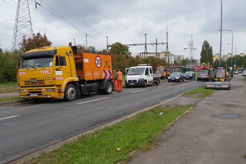 Drogowcy łatają dziury