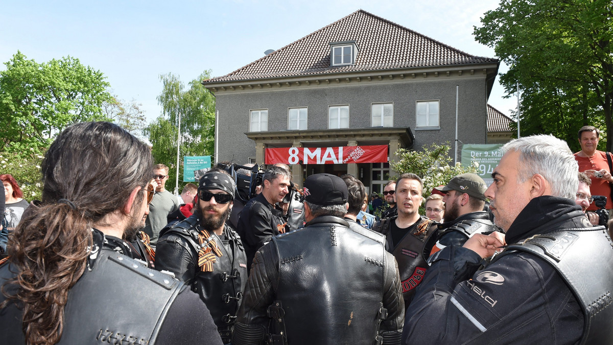 Rosyjscy motocykliści z popieranej przez prezydenta Władimira Putina organizacji "Nocne Wilki" odwiedzili dzisiaj niemiecko-rosyjskie muzeum Karlshorst w Berlinie, gdzie złożyli hołd żołnierzom poległym w drugiej wojnie światowej.