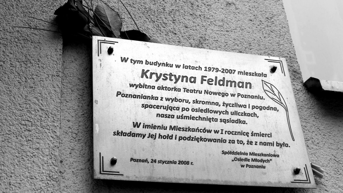 Mija 11 lat od śmierci Krystyny Feldman, która przez wiele lat swojego życia mieszkała w Poznaniu. Aktorka w stolicy Wielkopolski ma już swój zaułek, teraz radni PiS przypominają, że dziesięć lat temu rada miasta zgodziła się na postawienie pomnika aktorki. Oczekują, że prezydent Jacek Jaśkowiak wskaże dla niego lokalizację, aby pomysł można było w końcu zrealizować.