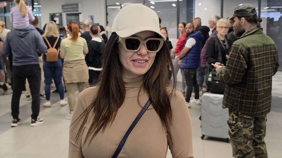 Tanja Savić i Muki na aerodromu