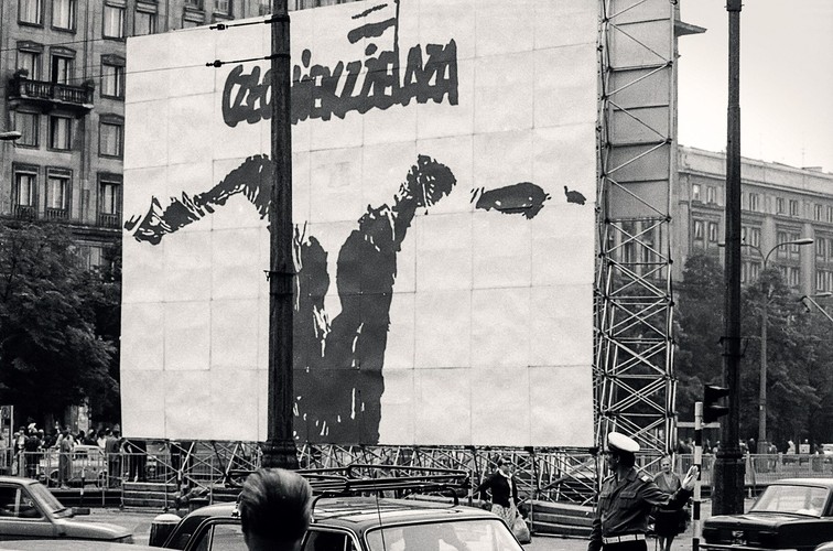 'Warszawa lata 80.' - wydawnictwo BOSZ i Narodowe Archiwum Cyfrowe