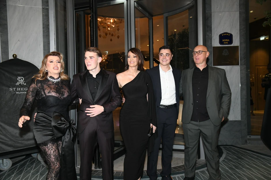 Viki Miljković slavi 18 rođendan sinu