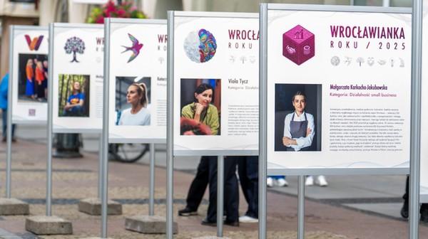 Wystawę nawiązująca do plebiscytu można oglądać na ul. Świdnickiej w pobliżu hotelu Monopol