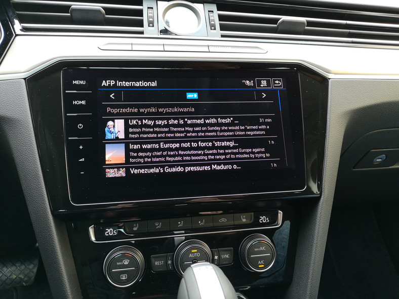 Volkswagen Passat z Car-Net i App Connect