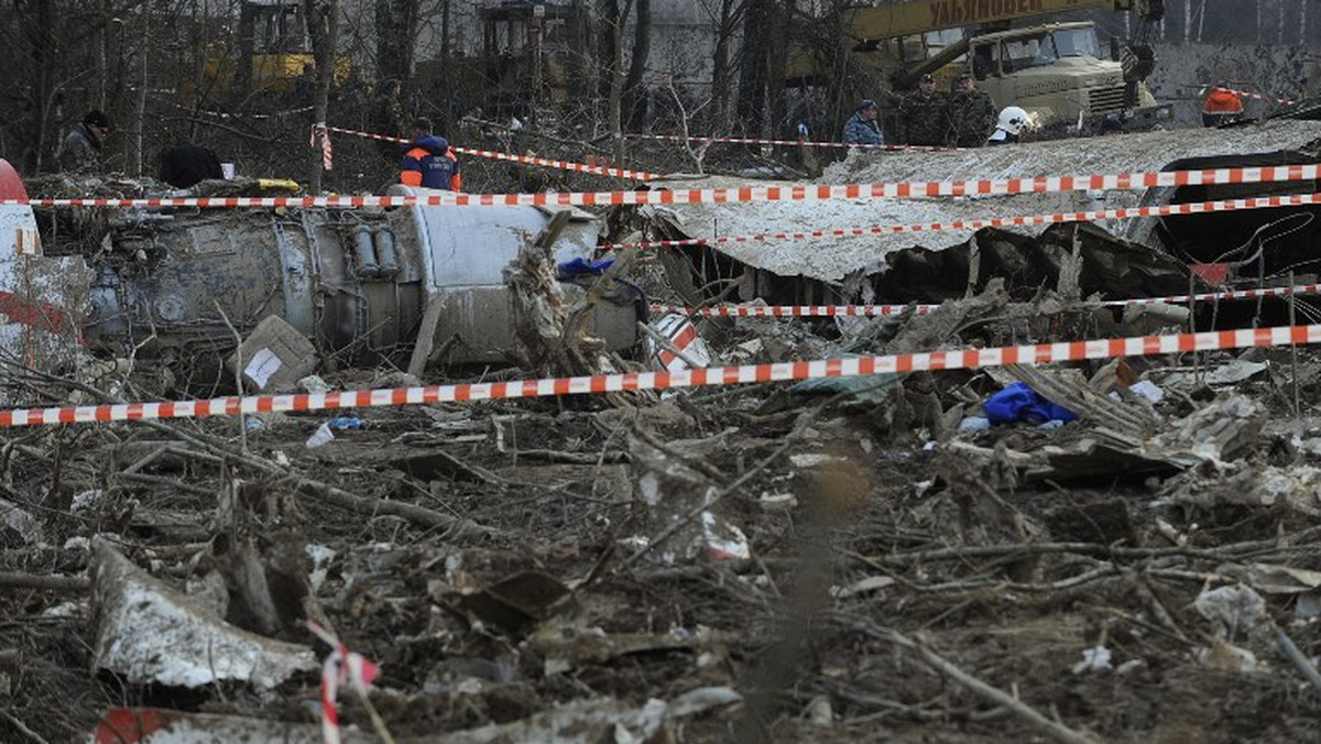 Polska prokuratura zanegowała doniesienia strony rosyjskiej o rzekomych wspólnych ekspertyzach, które nie wykazały śladów trotylu na wraku Tu-154. - Polscy biegli oraz prokurator wojskowy nie uczestniczyli w Rosji w żadnych badaniach - tym bardziej laboratoryjnych - pod kątem wykrycia materiałów wybuchowych - poinformowała Naczelna Prokuratura Wojskowa.