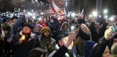 Protest przed domem Kaczyńskiego. FILM