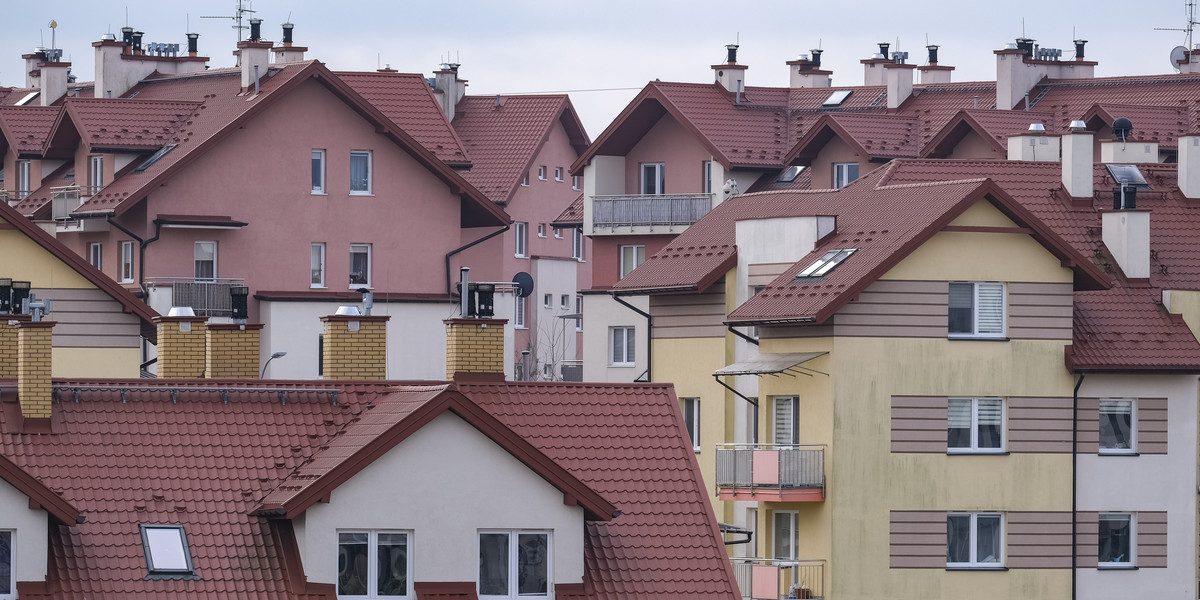 Mieszkań wynajmowanych na krótki termin jest w Polsce co najwyżej kilkadziesiąt tysięcy, a tych na rynku tradycyjnym jest ponad milion - wskazuje analityk. 