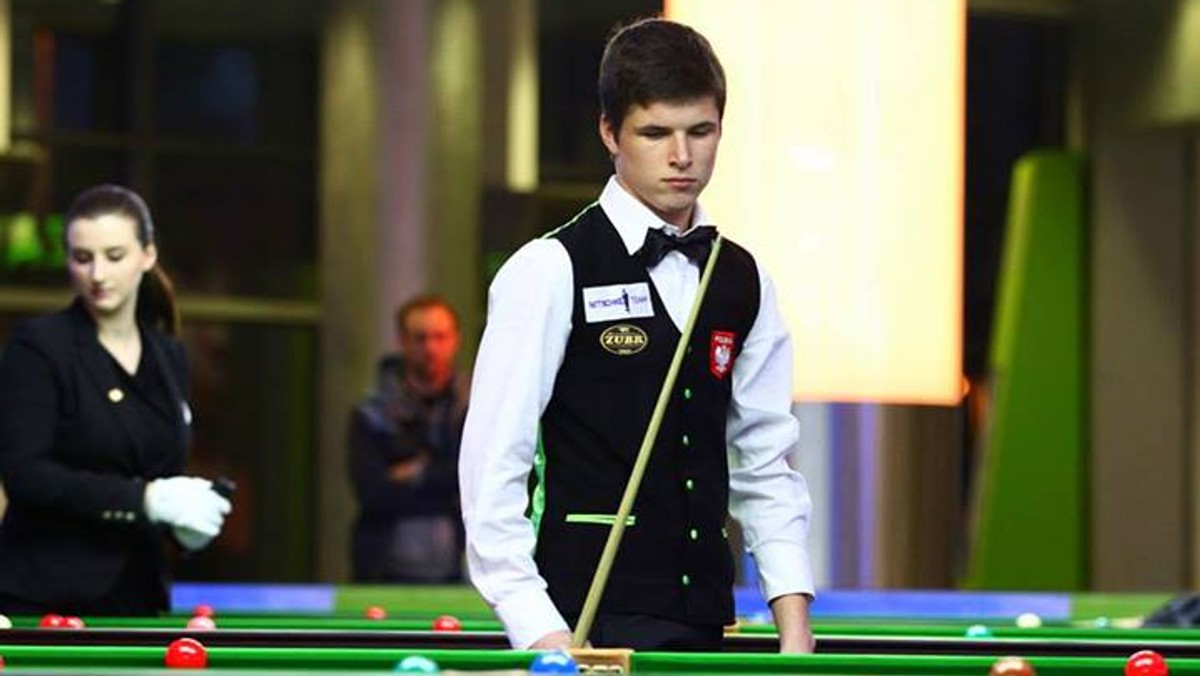 Mateusz Baranowski awansował do ćwierćfinału młodzieżowych MŚ U21 rozgrywanych w Zjednoczonych Emiratach Arabskich. O półfinał czempionatu, młody snookerzysta powalczy z reprezentantem Niemiec, Lukasem Kleckersem.