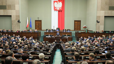 Sejm za projektem ustawy PiS o finansowaniu tzw. trzynastych emerytur. Projekt trafi do komisji