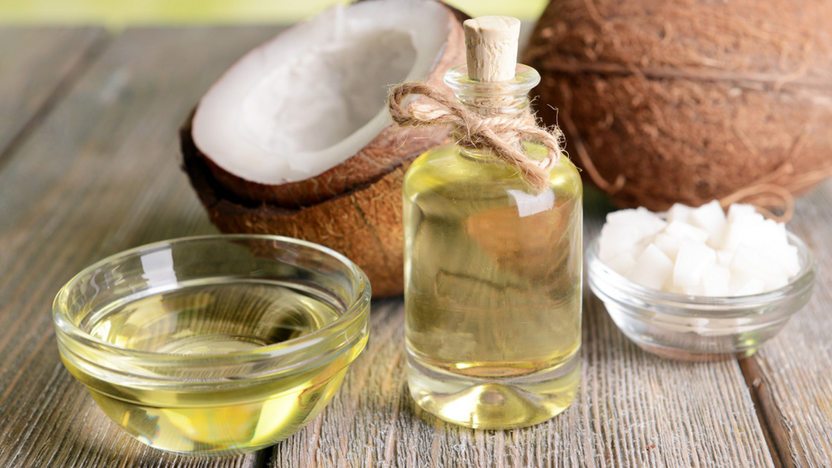 Olej kokosowy to produkt coraz częściej używany w kuchni. Uważa się go za jeden z elementów zdrowego gotowania. Stosuje się go także do pielęgnacji. Jednak żeby olej kokosowy realizował swoje zadania, musi spełniać odpowiedni wymagania.