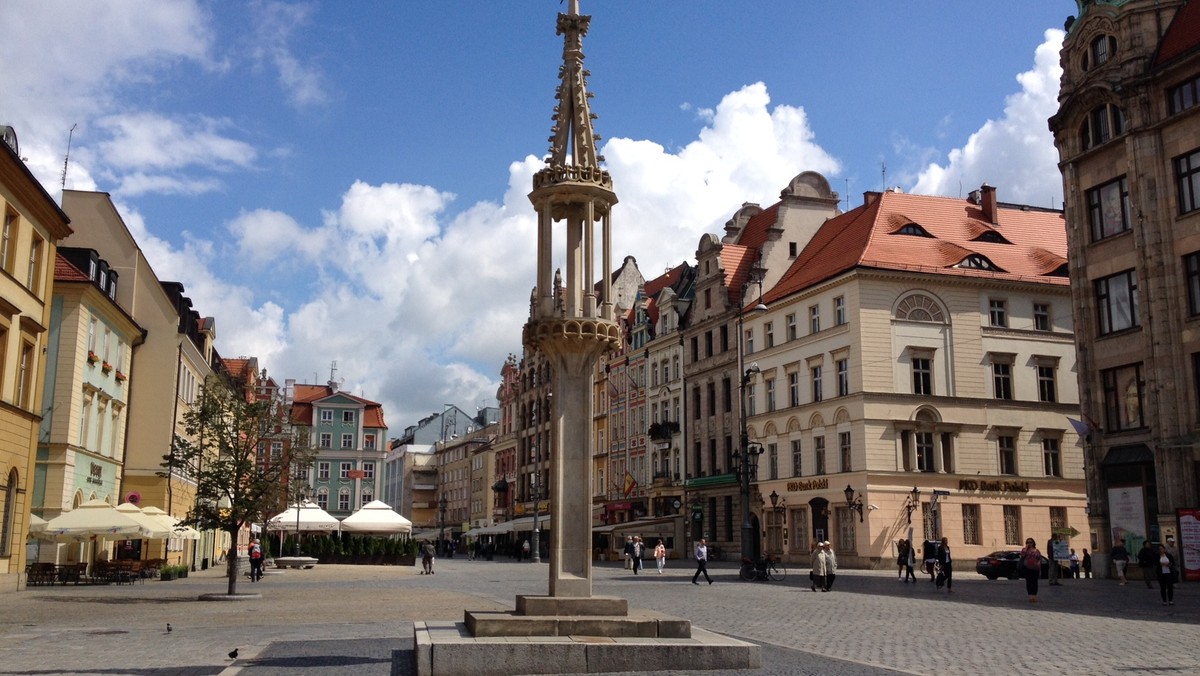 O 18 przed Sejmem odbędzie się pikieta wpierająca rodziców i opiekunów niepełnosprawnych dzieci, którzy od ponad tygodnia protestują na sejmowych korytarzach, walcząc m.in. o wyższe świadczenia. Protest wsparcia dla niepełnosprawnych i ich bliskich odbędzie się także pod Pręgierzem na wrocławskim Rynku.