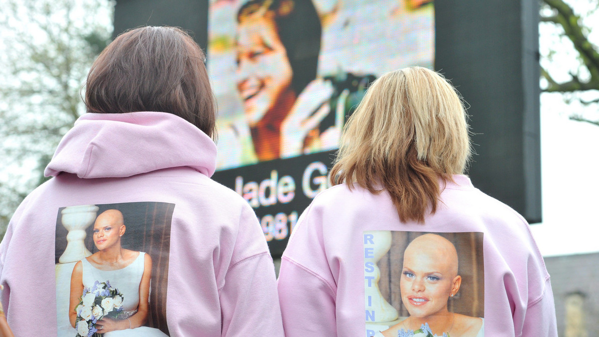 W Londynie trwa pogrzeb kontrowersyjnej gwiazdy reality show Jade Goody. Żegnają ją tysiące ludzi.
