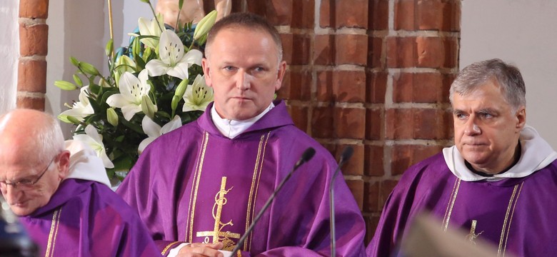 Abp Hoser zaleca ks. Lemańskiemu powstrzymanie się od celebracji i koncelebr publicznych