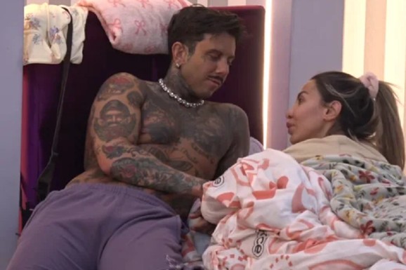 FILIP ULETEO ANELI U KREVET Evo šta je MOLI: Njena reakcija šokirala sve (VIDEO)