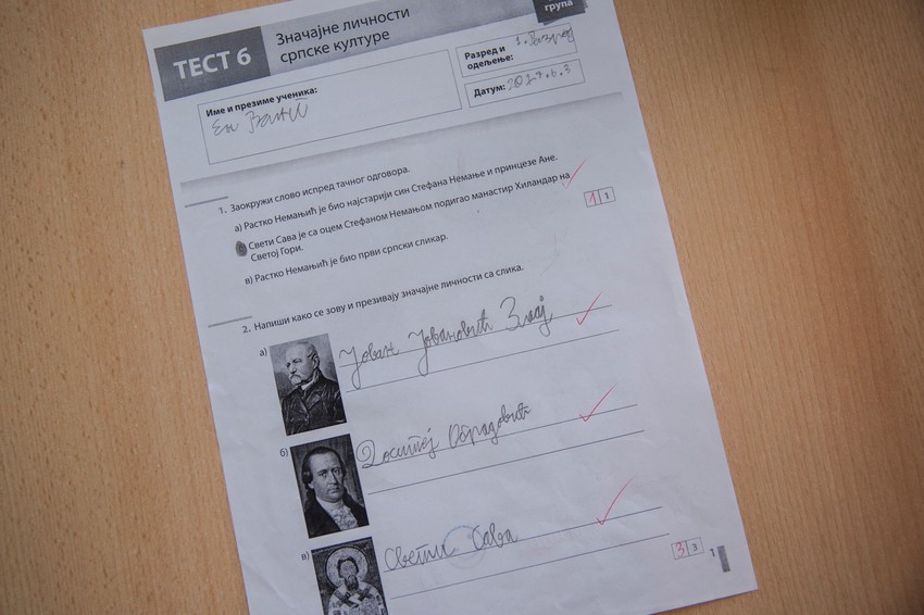 En je pokazao odlične rezultate u školi Montesori, saglasne su i njegova učiteljica i direktorka