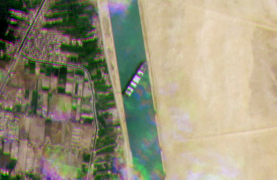 Opublikowane przez Planet Labs Inc zdjęcie satelitarne Kanału Sueskiego zablokowanego przez jednostkę Ever Given. 