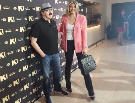 Haris i Melina poziraju nakon što je vikao na nju