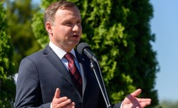 Opinie Polaków o prezydencie nie zmieniają się. Dobrego zdania nie mają o Sejmie i Senacie. SONDAŻ