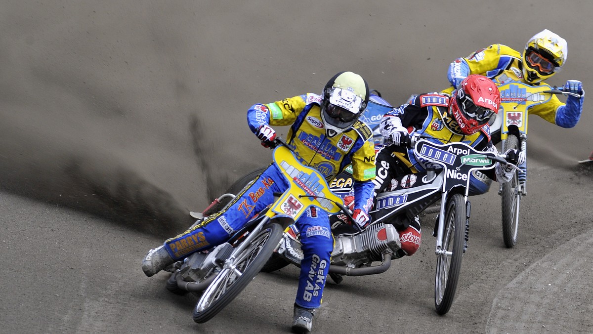 Prowadzący w tabeli CenterNet Mobile Speedway Ekstraligi Unibax Toruń w niedzielnym meczu 9. kolejki spotka się na wyjeździe z CKM Cognor Włókniarzem Częstochowa.