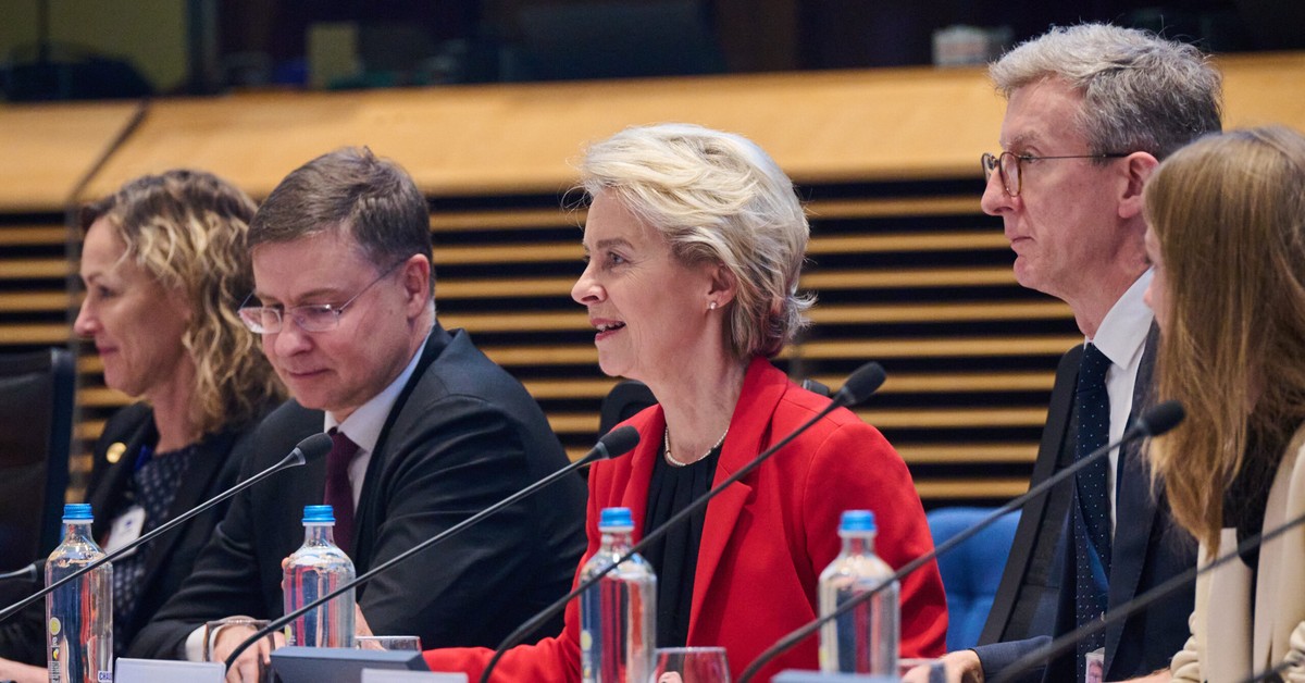 Komisarz UE: Zdejmujemy biurokratyczny hamulec z gospodarki