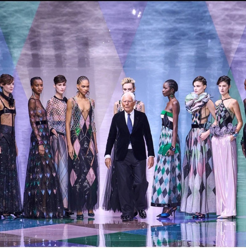 Giorgio Armani oslavuje 20 rokov Haute Couture výstavou.