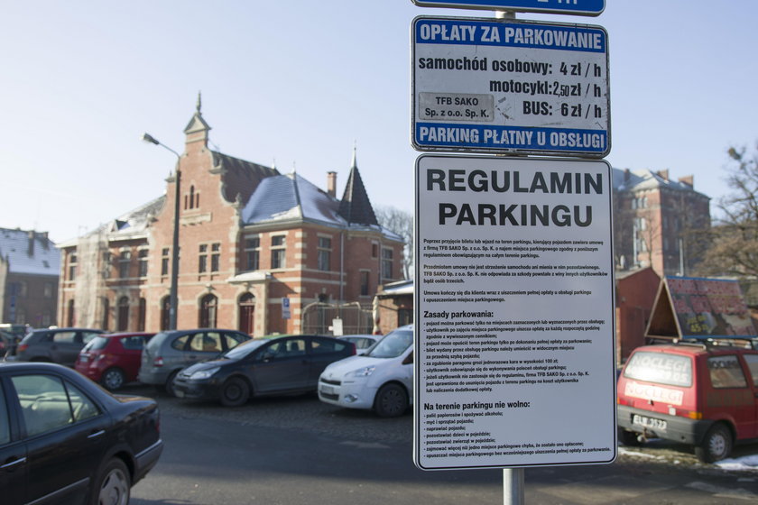 Parking przy dworcu kolejowym w Gdańsku Głównym