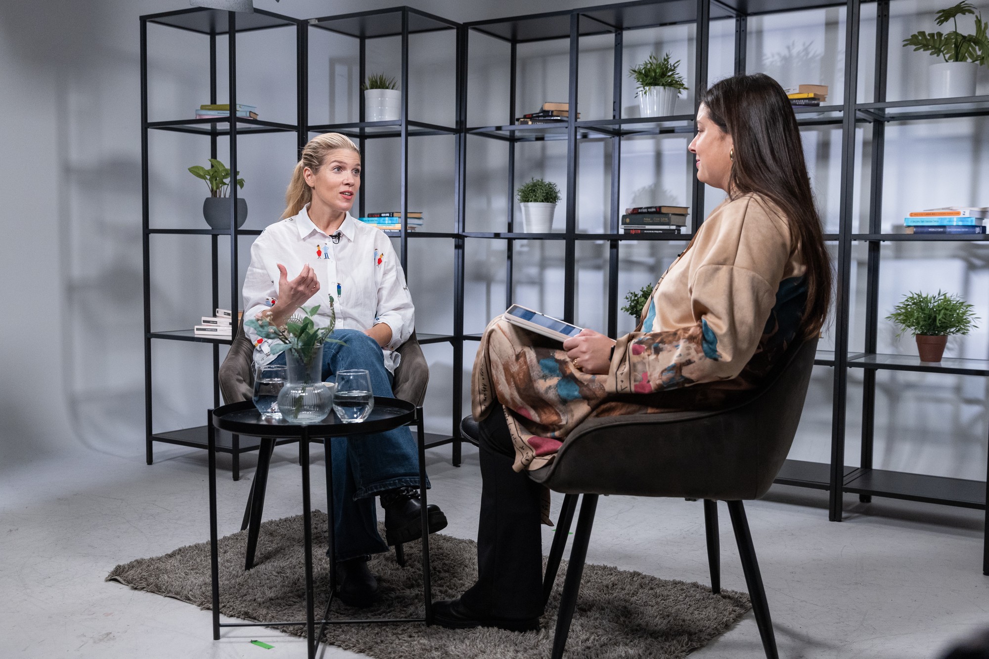 Speváčka, vokalistka a textárka Alexandra „Sash“ Okálová s Teri Čikoš.