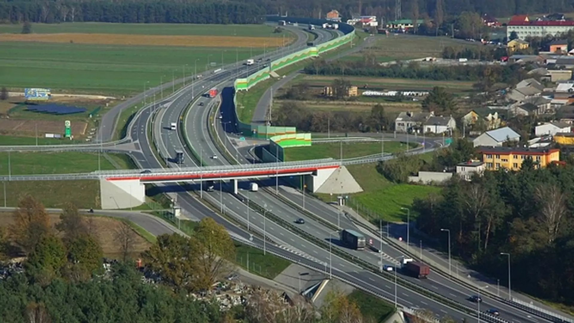 Rząd wprowadza do Polski nowy rodzaj dróg: 2+1. Są 10 razy tańsze od autostrad