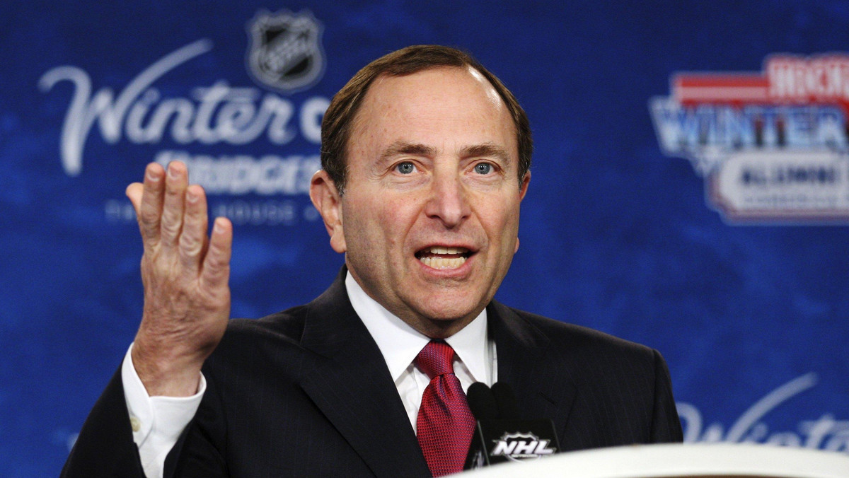 Gary Bettman pełniący funkcję komisarza NHL zapowiedział, że brak porozumienia w sprawie nowej umowy zbiorowej ze związkiem zawodników (NHLPA) w dniu 15 września będzie oznaczał kolejny lokaut.