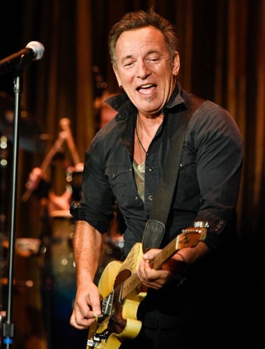 Bruce Springsteen gra do 2 nad ranem