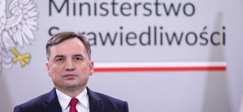 Pożyczył 800 zł, do spłaty pozostało 102 tys. zł. Ziobro interweniuje