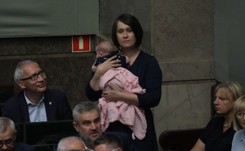 Posłanka PiS pyta resort zdrowia o szczepionkę na koronawirusa z ludzkich płodów. 'Ręce opadają'