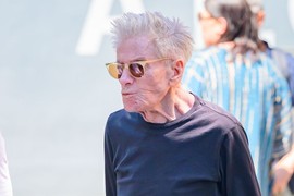 Kelvin Klajn (82) ima 46 godina MLAĐEG DEČKA koji izgleda TAKO DOBRO da to NIJE HUMANO: Posle 2 braka sa ženama našao manekena sa etiketom MUŠKE SPONZORUŠE