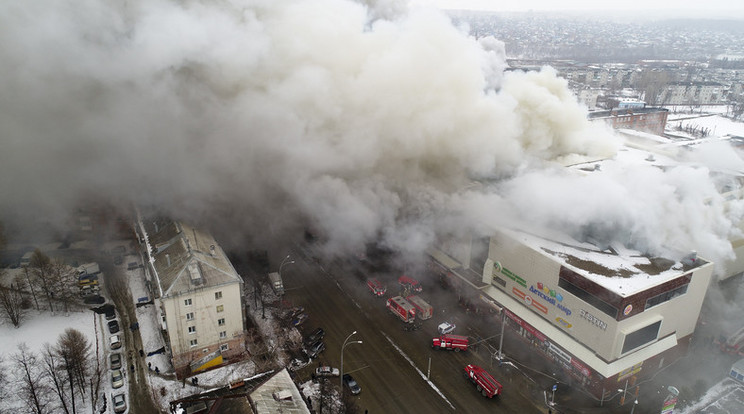 A plázatűzben hivatalosan 64 ember halt meg, köztük sok gyerek / Fotó: MTI