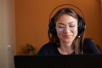 Spotkania, które mogły być mailami, przeszkadzają ci w pracy? Google, Slack i Dropbox już rozwiązały ten problem